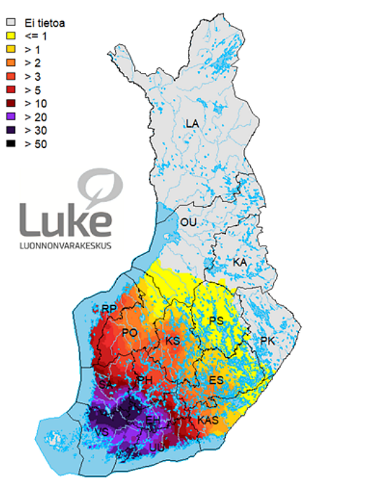 Valkohäntäpeurakannan tiheys Suomessa. Kartta esittää kannan laskennallisen tiheyden, joka on korkein (yli 30 yksilöä/1000 ha) Lounais-Suomen rannikkoalueelta Hämeeseen ulottuvalla alueella, pienentyen tasaisesti itää ja pohjoista kohti. Valkohäntäpeura-alue rajoittuu Kalajoki – Oulujärven eteläpuoli – Kitee -linjan eteläpuolelle. Linjan pohjoispuolelta sekä Ahvenanmaan saaristosta tiedot puuttuvat. Pohjakartalla on esitetty riistakeskusalueiden rajat nimilyhenteineen sekä vesialueet.