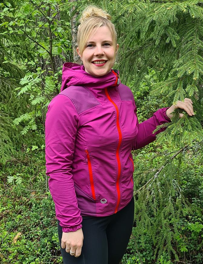 Tanja Taupila sekametsässä. 