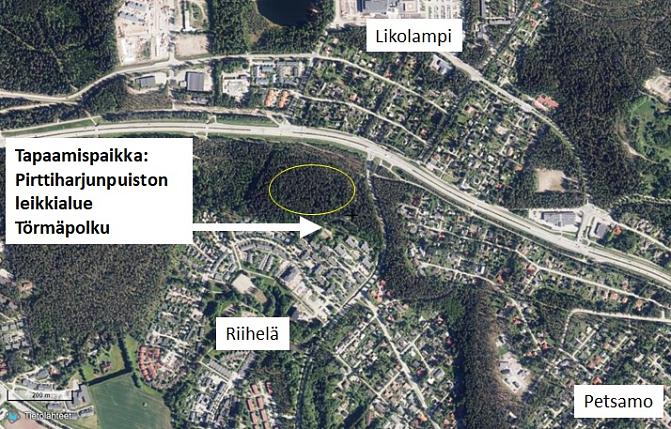 Karttakuva Pirttiharjusta. Tapaamispaikka on Pirttiharjunpuiston leikkialue, Törmäpolku