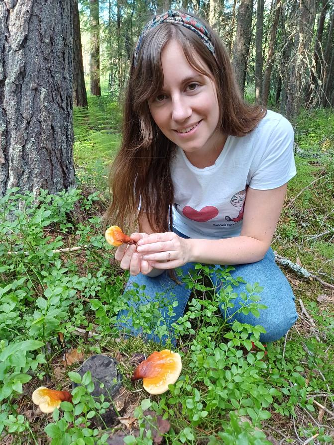 Kuvassa tutkija Marta Cortina-Escribano metsässä