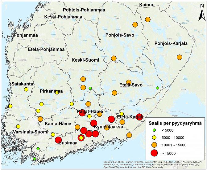 Kartassa kirjanpainajakuoriaisen kesän 2020 feromonipyynnin tulokset eri värisillä symboleilla ilmaistuna. Eniten kirjanpainajia oli Uudenmaan itäosissa, missä määrä usein paikoin ylitti 15 000 kirjanpainajan rajan. Melko korkeita kirjanpainajamääriä havaittiin kartan symbolien mukaan Pohjois-Savossa, Keski-Suomessa, Etelä-Savossa ja Pohjois-Karjalassa.