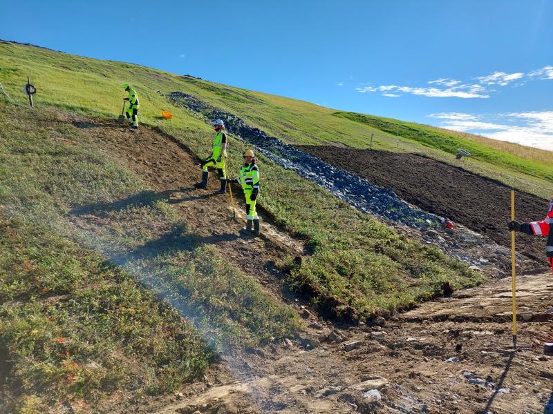 Koealueen perustamistyöt käynnissä.