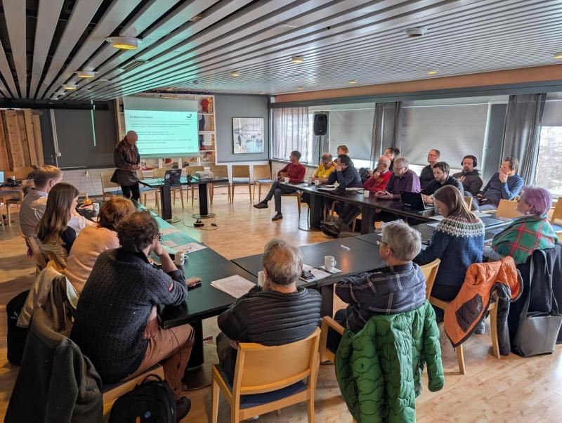 Saamelaiskäräjien Magne Svineng esittelee Arvil raportin