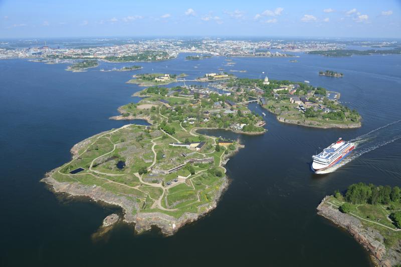 Kustaanmiekka ilmakuva Suomenlinna laiva meri